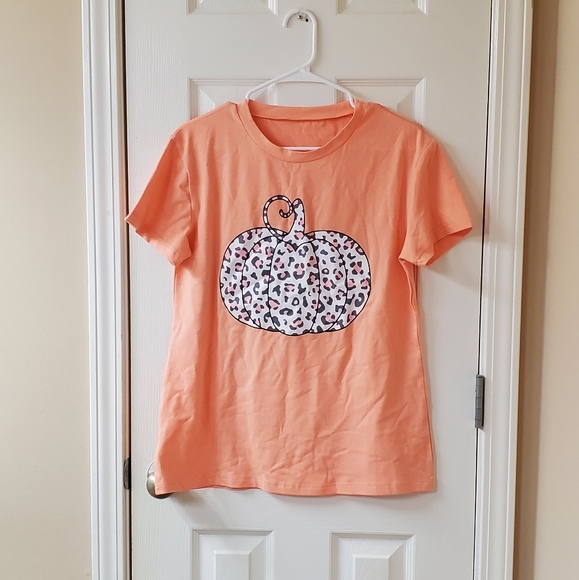 🆕️ Peachy Leopard Pumpkin Print Tee - Picture 6 of 8